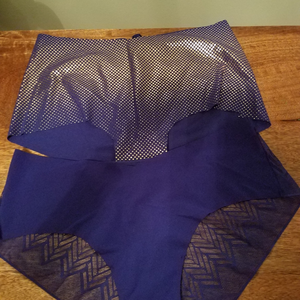 New 2 pair VICTORIA'S SECRET Hiphugger Pantues